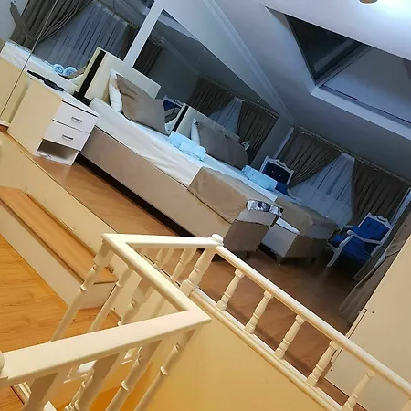 Bed & Breakfast Blue *